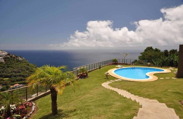 Plaza Bay Luxury Apartment with Swimming Pool