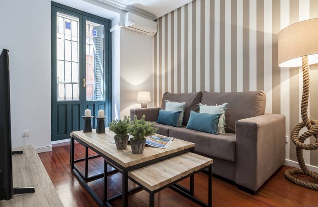 Plaza España VI-Modern apartment in Gran Via, close to main attractions.