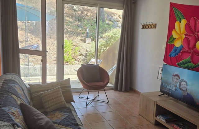 Pleasant air-conditioned apartment (residence * swimming pool, sea on foot.)