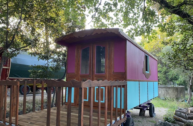 Pleasant gypsy caravan with Jacuzzi 10 min from Cannes