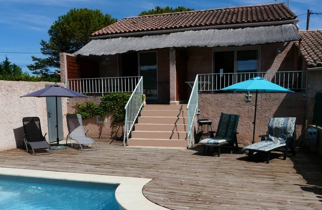 Pleasant studio cabin in a private house located in Cavaillon, sleeps 4.