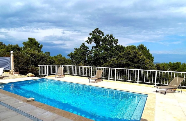 Plush Villa in Le Cannet-des-Maures with Private Pool