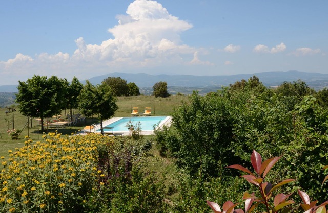 Po'del Vento 3 overlook Chiana Valley between Umbria and Tuscany, in a huge park