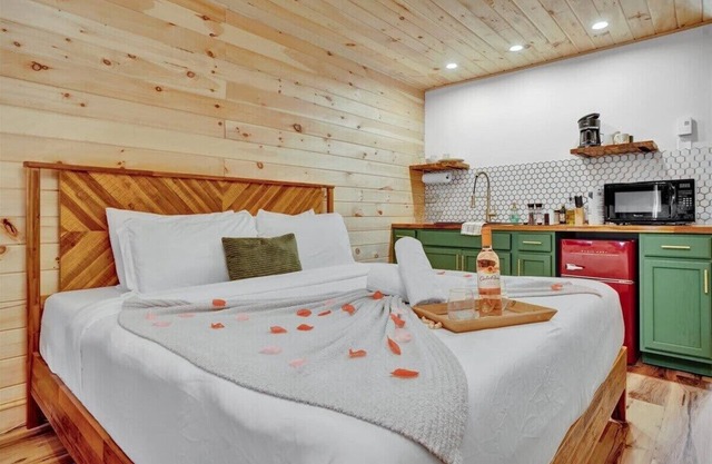 Pocono Modern in the Pines | Firepits | Pets Okay
