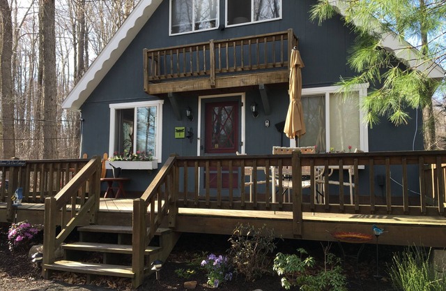 Pocono Vacation Cottage in Lake Naomi- Long term rental in a quiet neighborhood