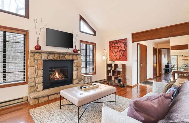 PoconoPines, Fireplace, King Bd, Pets, Skiing