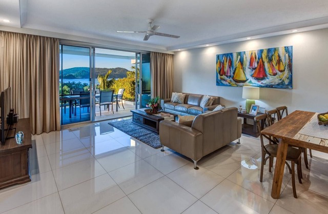 Poinciana 011 Hamilton Island - oceanviews, golf buggy and transfers