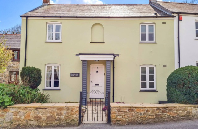 POLDARK COTTAGE, family friendly, with open fire in Charlestown