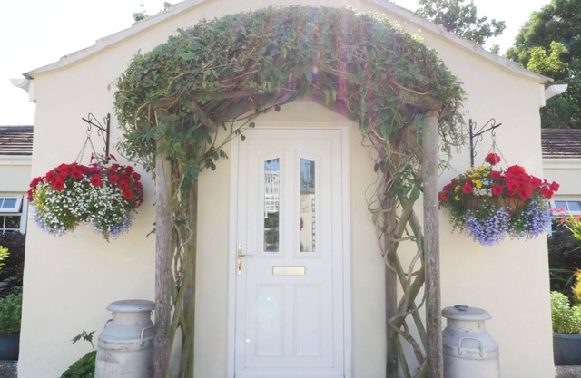 POLURRIAN, family friendly, with a garden in Mullion