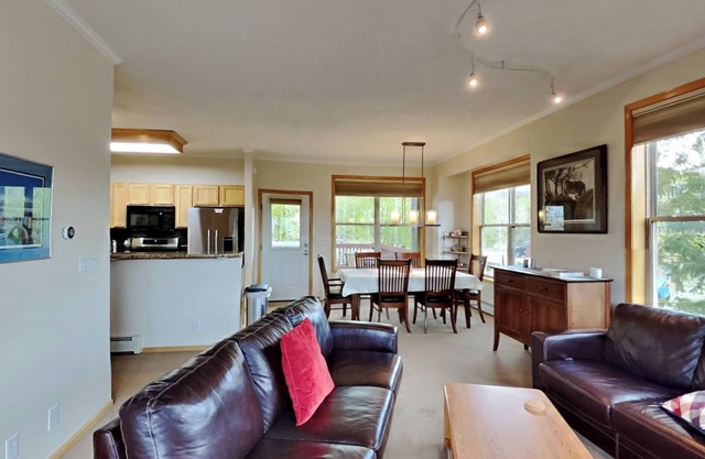 Pooch-Approved 2BR w/snazzy ensuites; 30+ days, and live like a local!