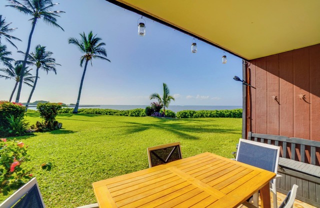 Pool Access: Ocean-View Molokai Shores Condo!