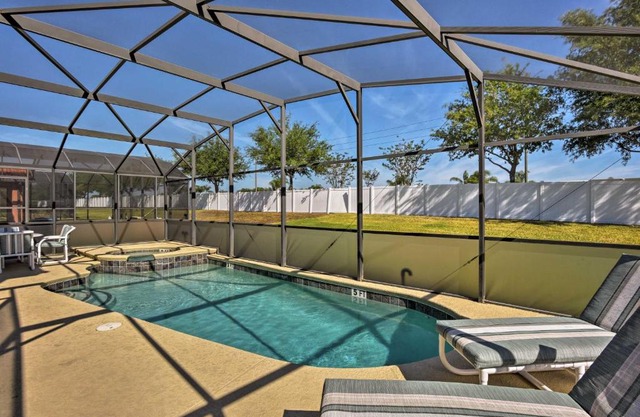 Pool and Hot Tub Resort-Style Davenport Villa