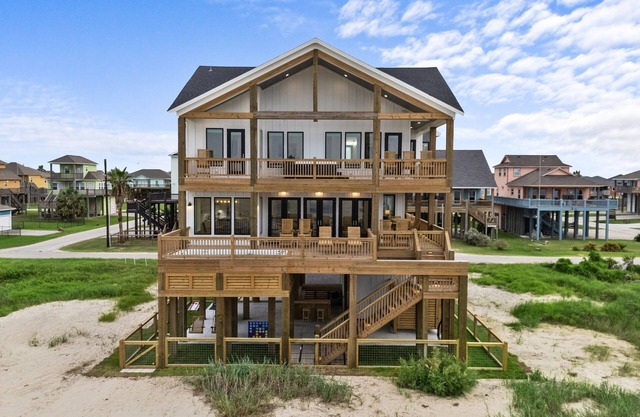 Pool | Hot Tub | Beachfront | Fenced Yard