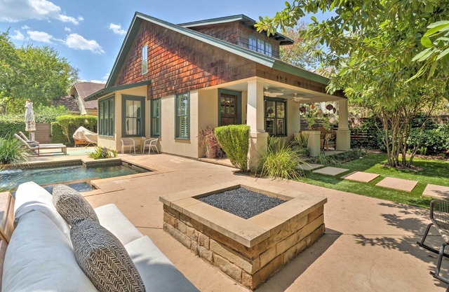 Pool & Hot Tub: Ideally Located 'Austin Oasis'