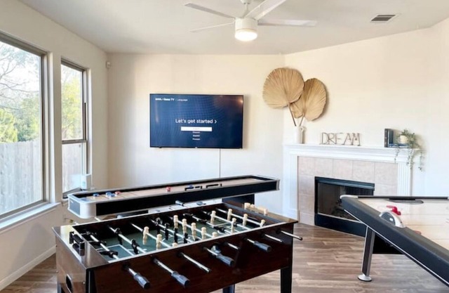 Pool/hot tub LUXE HUGE 4Rrms 10Beds Game rm near Kalahari!