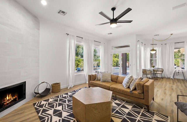 Pool Table, Putting Green: Luxury Oasis in Mesa