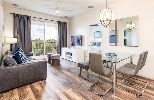 Pool*Top Floor*Forest Views*Balcony*VistaCay