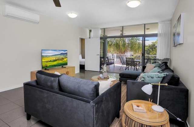 Pool View City Centre Apartment 202