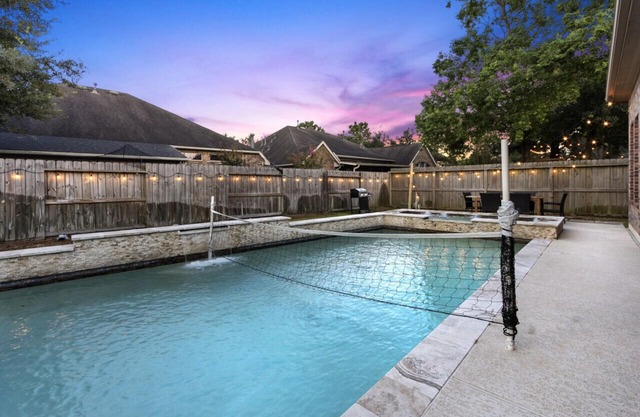 Pool Volleyball Oasis |Sleeps 18