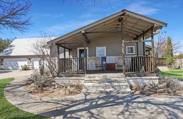 Poolside at Possum Kingdom sleeps 12