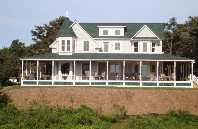 Popham Beachfront and Oceanfront Charming Victorian