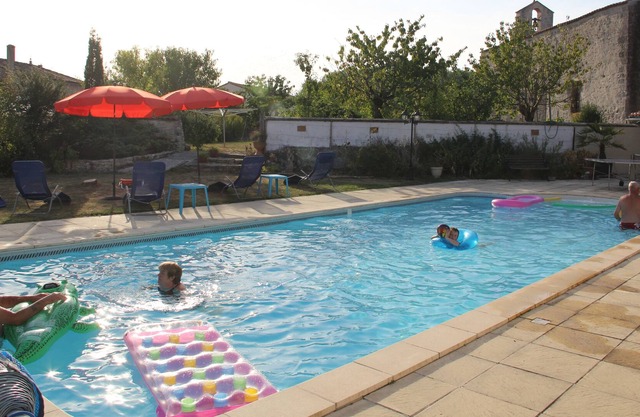 Poppies lovely Charentaise Property. wifi, swimming pool .