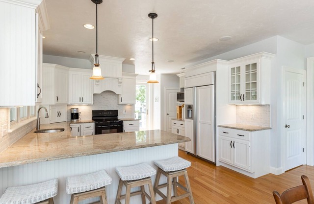 Popponesset Beach Home, 3 bedroom, sleeps 7
