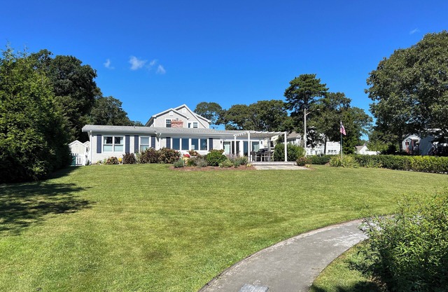 Popponesset-Exclusive Waterfront Home, Firepit, Hot Tub, & central A/C