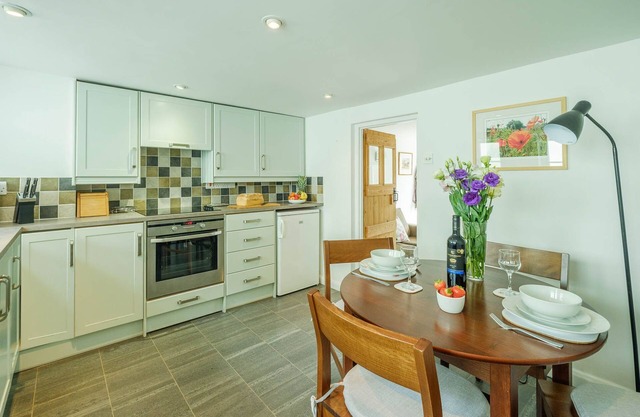 Poppy Cottage - sleeps 2 guests in 1 bedroom