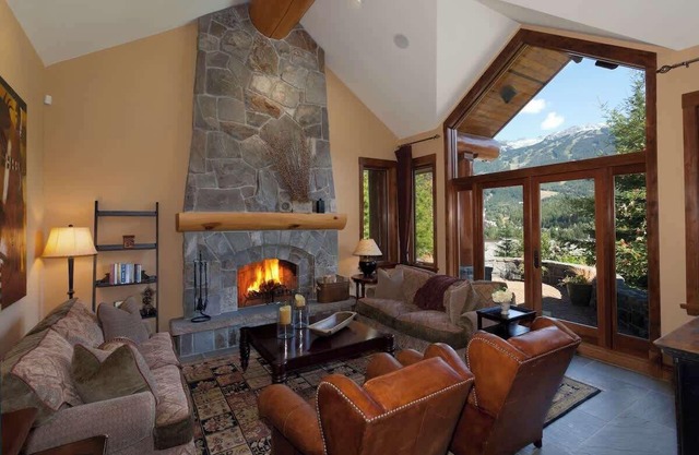 Popular Chalet, Views, Hot Tub, Theatre, Fireplace