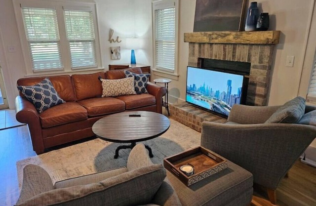 Porch Swing Place - Newly Renovated Charmn