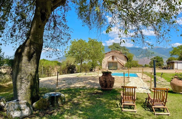PORETA BIOFARM/SPOLETO CENTRE 5 KMS/SLPS 8/SHOPS, BARS ETC 1 KM/ROME 1 HR/WIFI