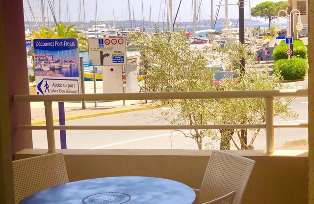 Port Fréjus sea view all pedestrian, sandy beach, terrace and garden ...