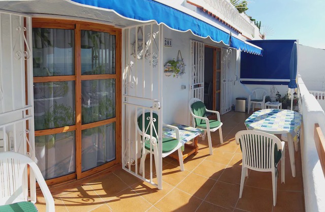 Port Royale - 2 bed apartment with sunny balcony and sea views