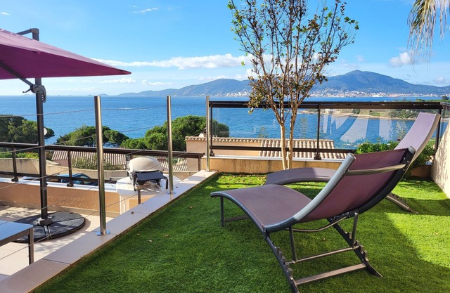 Porticcio: T2 45m2, terrace, walking distance to the beach, king-size bed 180 cm, wifi (fiber)