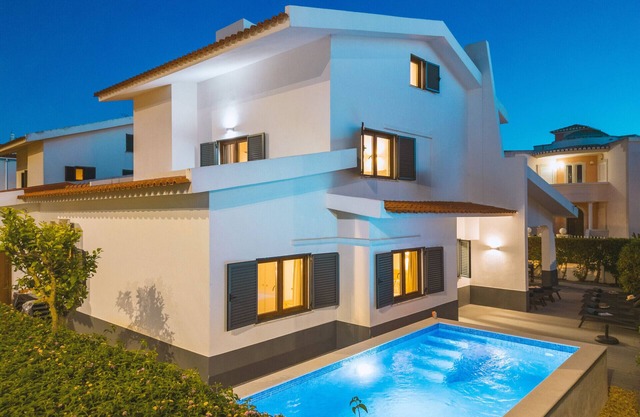 Portimão: villa with heatable pool & BBQ