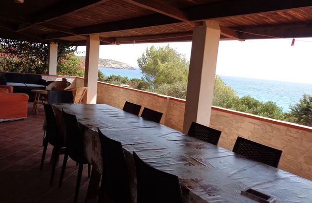 PORTO PINETTO Villa Giannella facing the sea 50 meters from the sea. On the shore