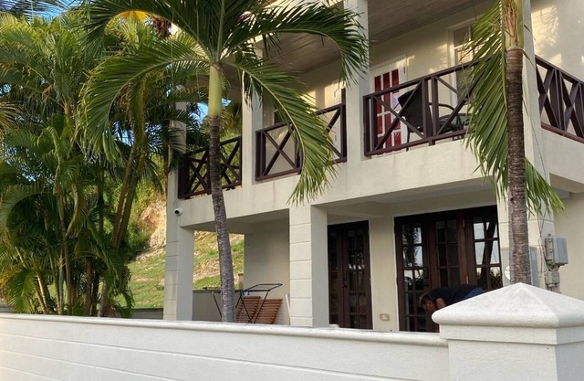 Portzvue Charming 2-bedroom apartment with WiFi, AC nestled in St. Peter
