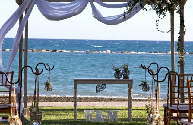 Poseidonia Beach Hotel