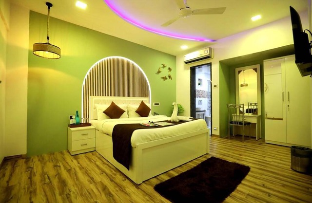 Posh 4.5 Bedroom villa with terrace and pool