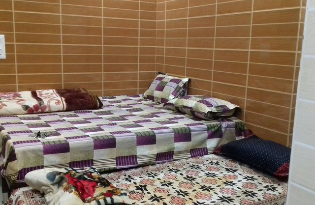 Posh, Safe Foreigner Area Lajpat Ngar Luxury Room