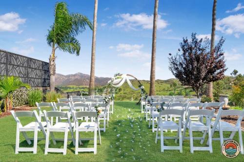 Poway Panorama Peak - Pool, Spa, Sleeps 24!