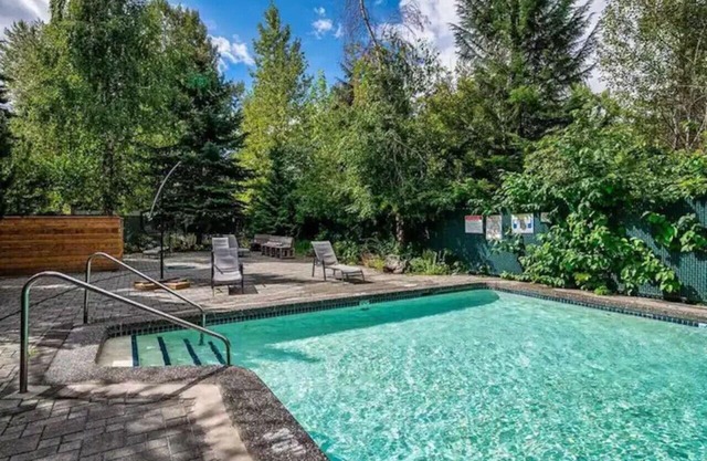 Powder & Pines Luxury Suite