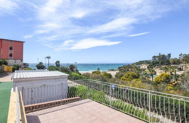 Practical vacation apartment just a few steps from the beach, in the heart of Le Castella.