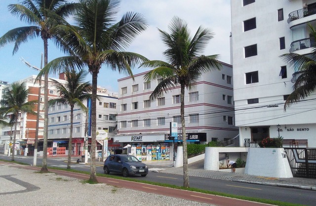 PRAIA GRANDE: Excellent apartment. Full sea view. Accommodates 8 people. Wi-Fi