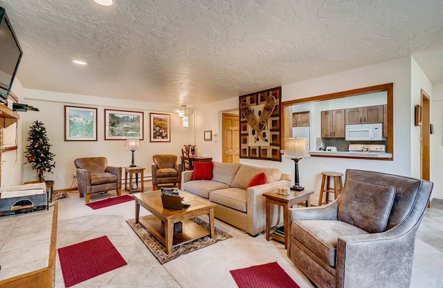 Premier 2BR/2BA in Lakeside Village by RedAwning