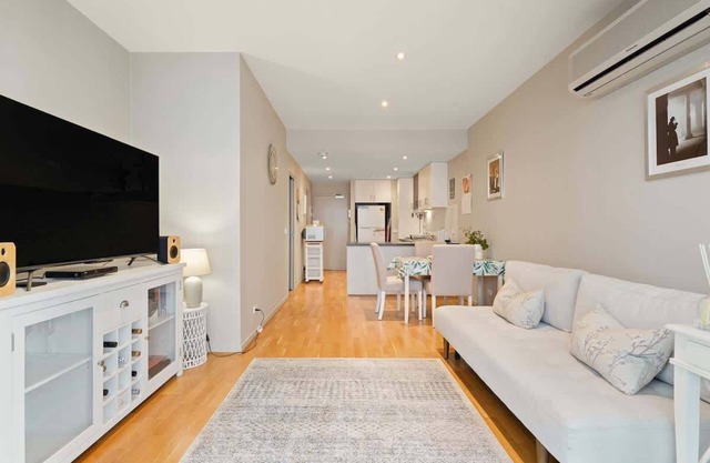 Premiere Port Melbourne Executive Apt near beach!