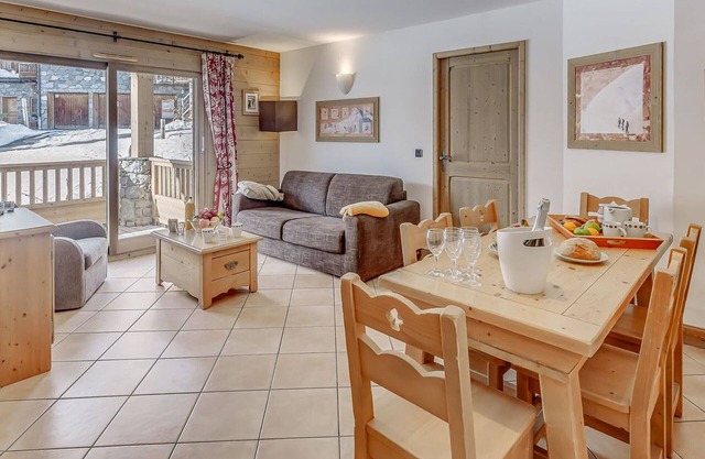 Premium 3-Room Apartment for 6 in Tignes - Balcony, Ski-in/Ski-out, Parking