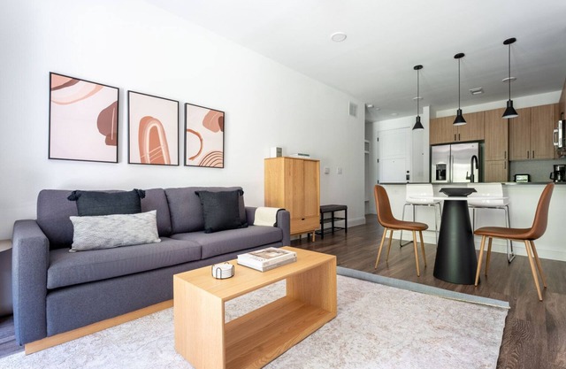 Premium Central Austin 1BR w/Pool, Gym & W/D, nr U. Texas, by Blueground
