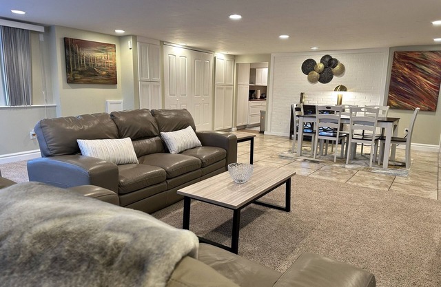 Premium Olympus Cove Daylight Walkout Apartment